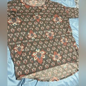 LuLaRoe Irma high-low T-shirt